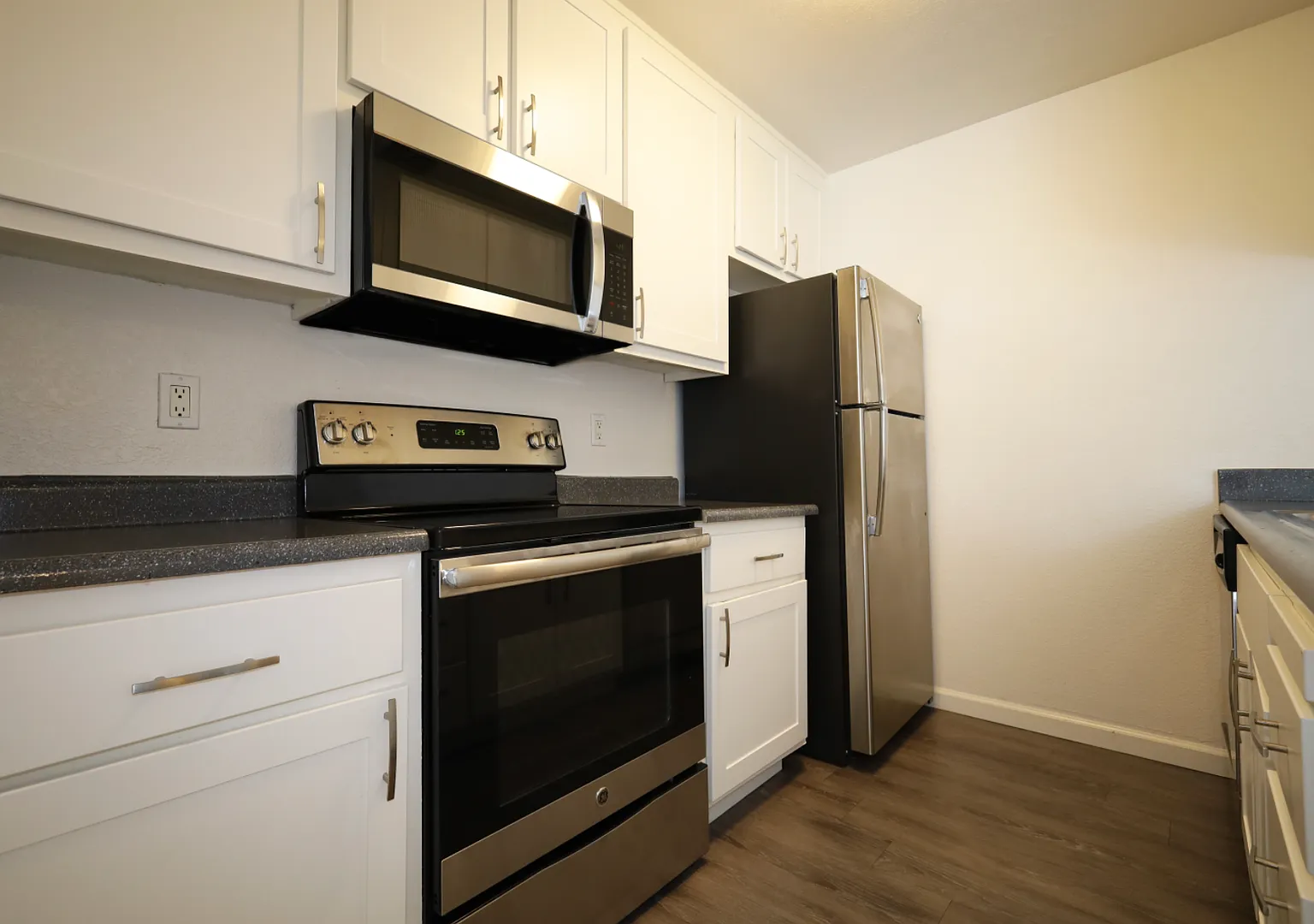 Sierra Ridge Apartments — Photo 1