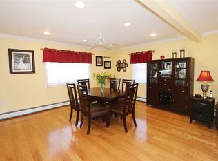 61 Ridge Ln, Levittown, NY 11756