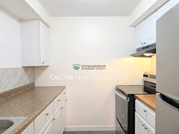 372 Oak Manor Ave NE, Massillon, OH 44646