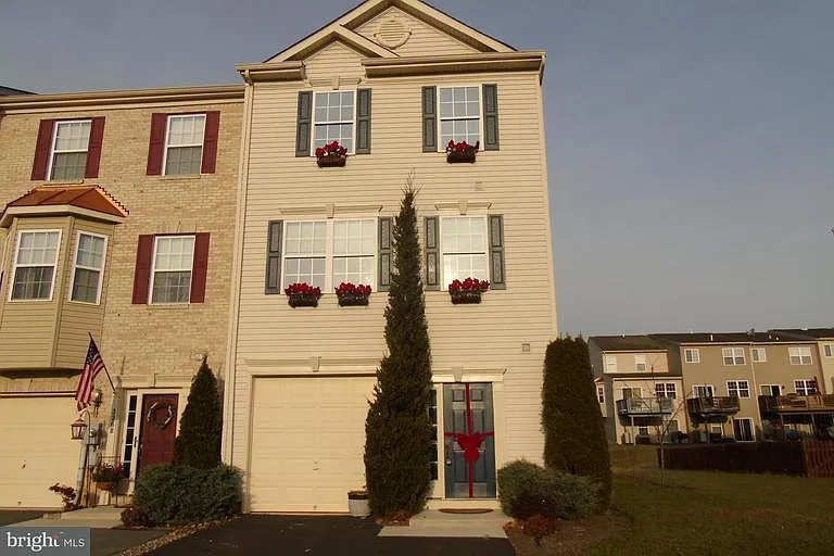 3370 Landmark Ct photo 1