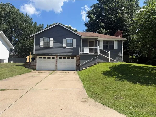 1933 NE Peters Dr, Lees Summit, MO 64086