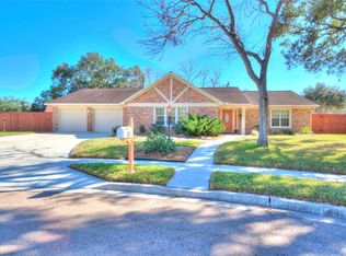 305 Berkshire Ln, Victoria, TX 77904