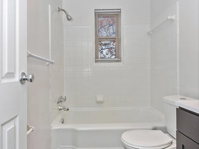 Emerald Apartments — Photo 17
