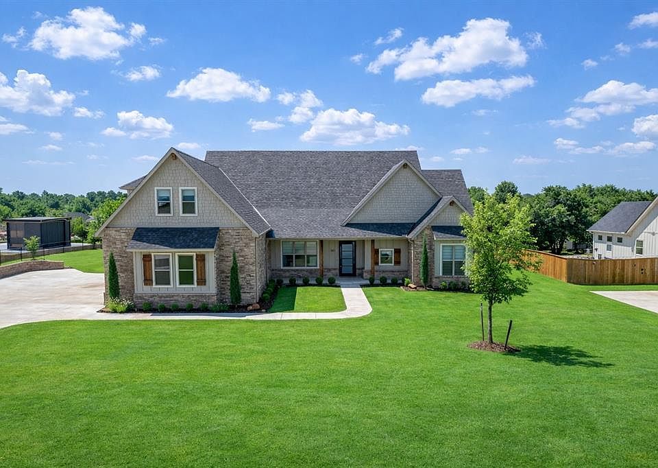 1st image of 360 Old Farm Rd