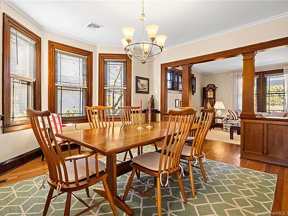 4th image of 25 Burr St