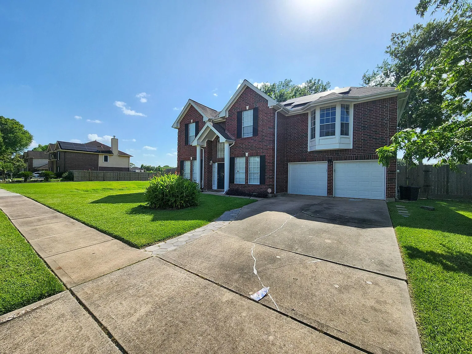 4 bed, 2.5 bath, 2483 sqft, $2,450 — Photo 2