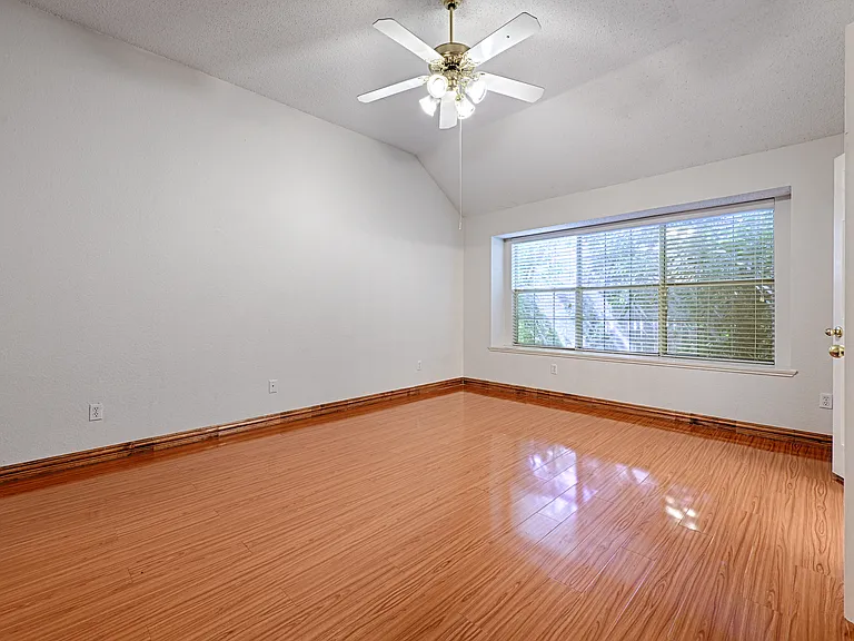 7512 Vineyard Dr — Photo 5