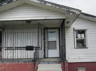 911 Cook St, Gretna, LA 70053