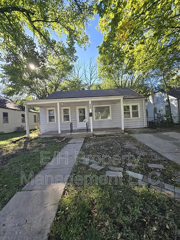 3 bed, 1.0 bath, 945 sqft, $1,171 — Photo 2