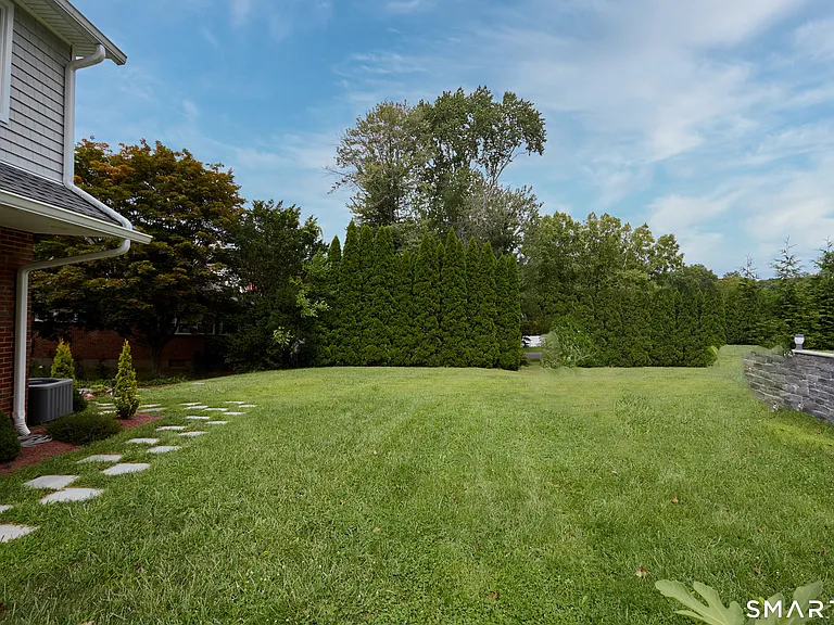 1374 Huntington Tpke — Photo 34