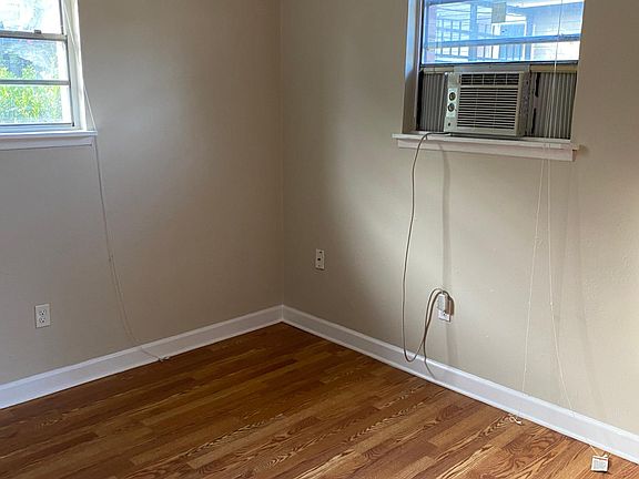 4th image of 415 Fern St #C