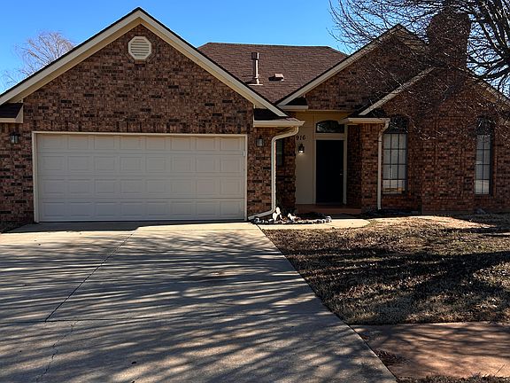 2nd image of 916 N Avery Dr