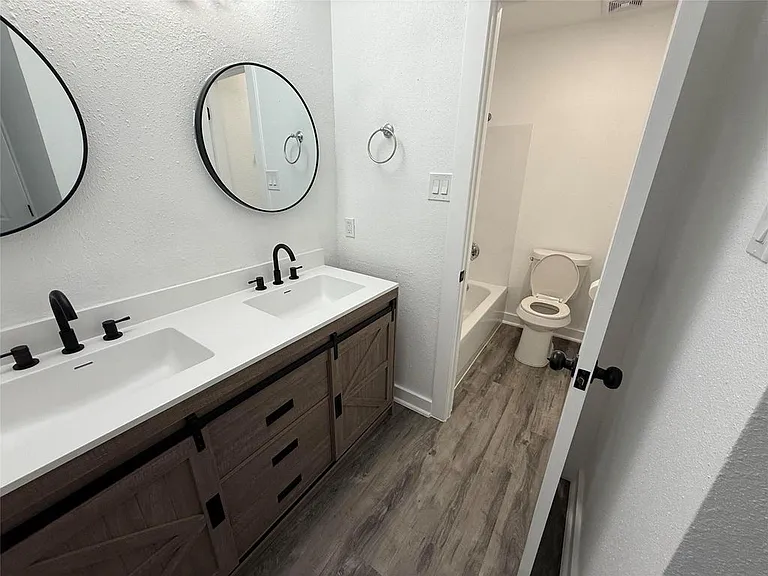 8034 Antoine Dr — Photo 10