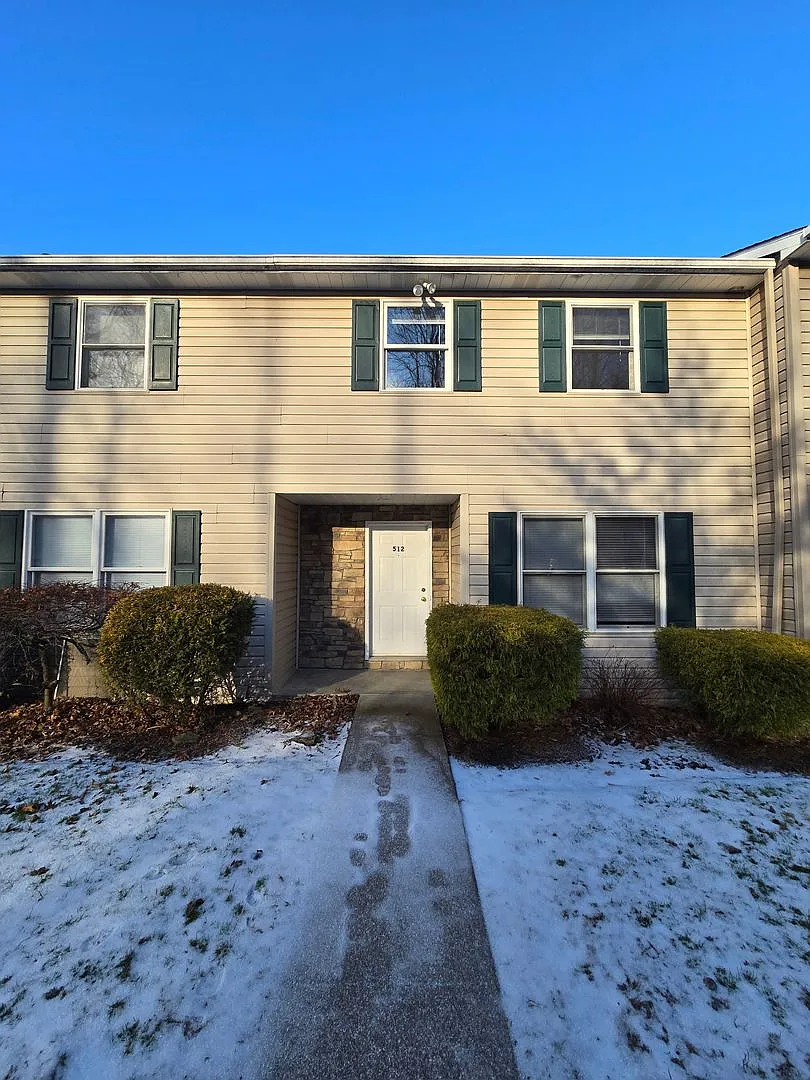 Large 2 Bedroom Townhouse - Burrell School District - Next to Hill Crest Country Club — Photo 2