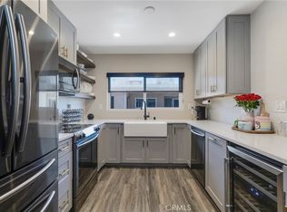 5232 Corteen Pl Unit 17, Valley Village, CA 91607