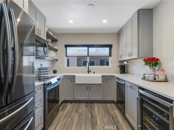 5232 Corteen Pl Unit 17, Valley Village, CA 91607