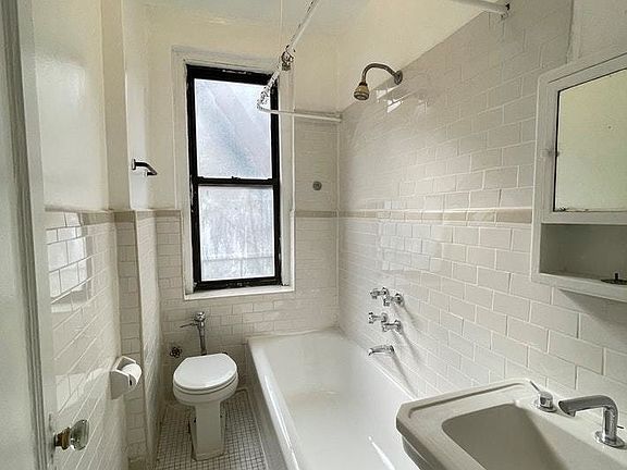 5th image of 221 E 76th St APT 2A