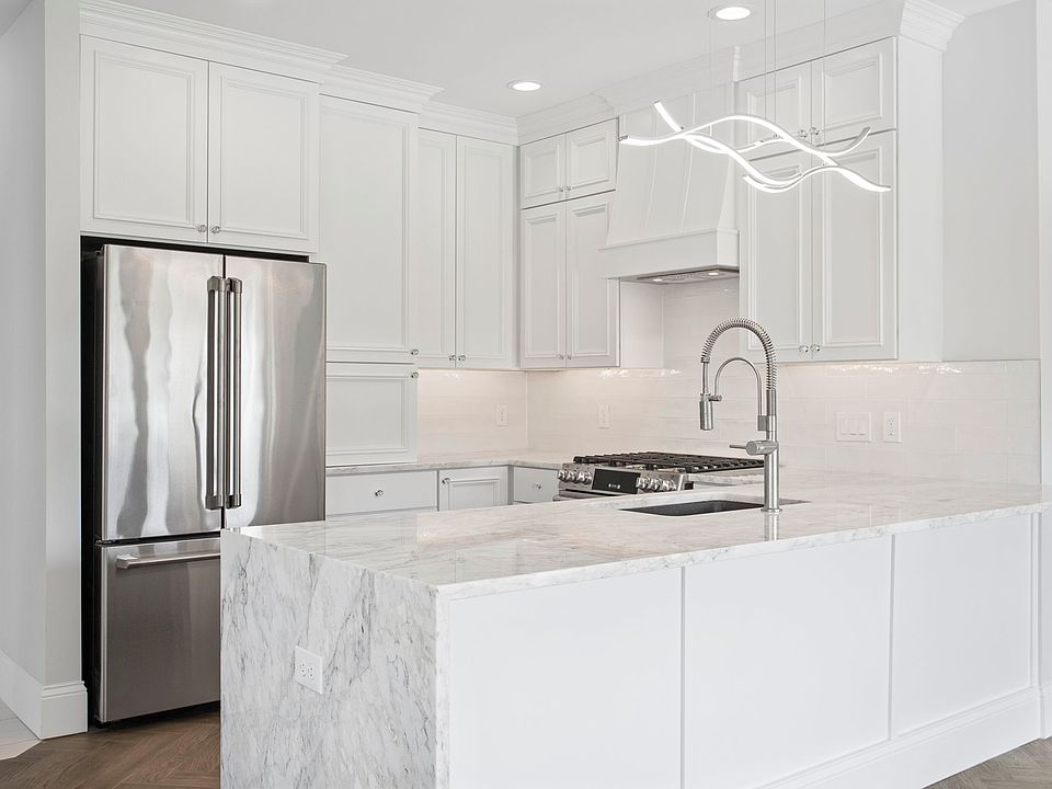 1st image of 930 W Savidge St #4