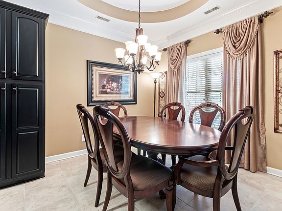 5th image of 406 Country Club Ct
