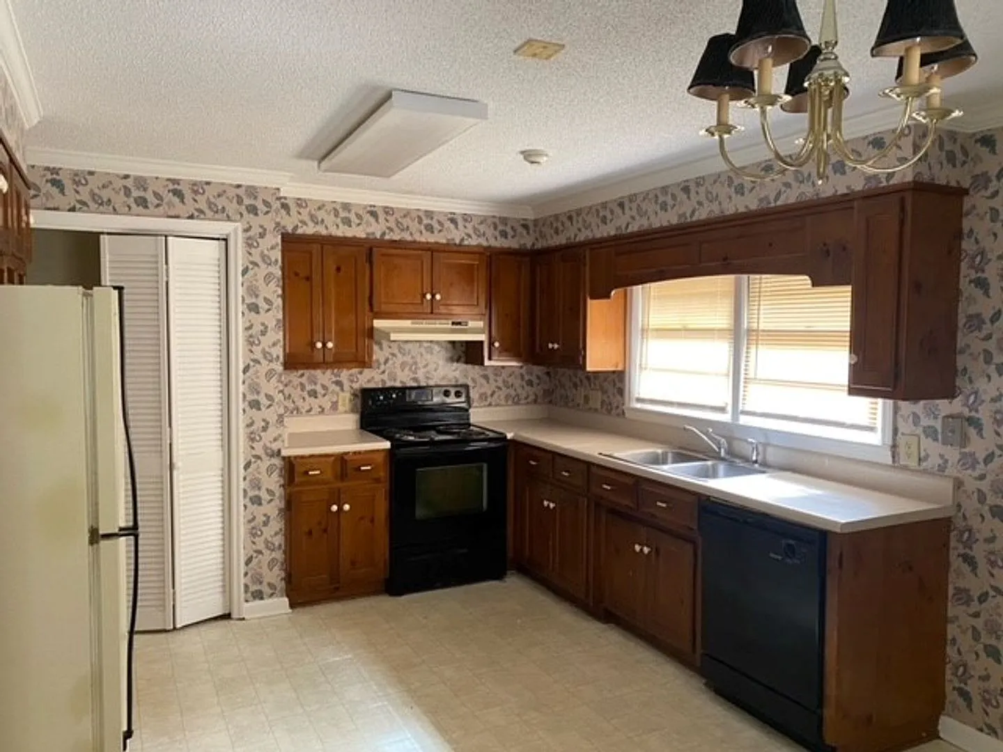 3BD/1.5B Home in Great Location!! — Photo 3