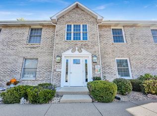 311 N Airlite St APT D, Elgin, IL 60123