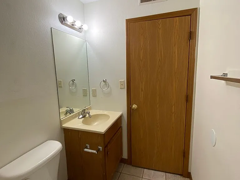 275 Woodridge Ct — Photo 47