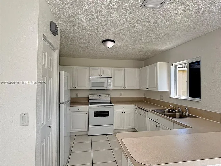 21339 SW 87th Ct — Photo 22