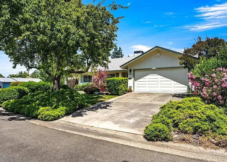 4234 Burrell Way — Photo 4