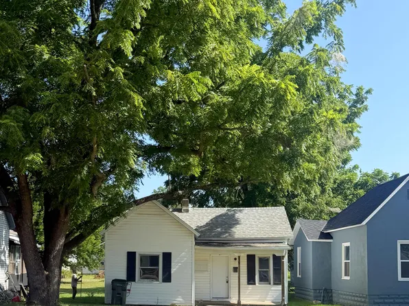 213 W College Street, Aurora, MO 65605