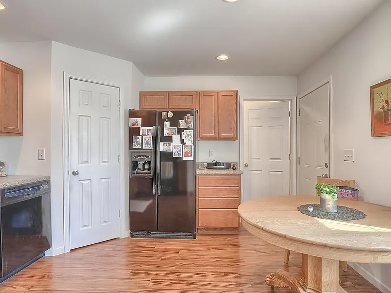 1213 Roberto Rd — Photo 10