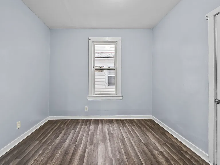 145 E 31st St #1 — Photo 9