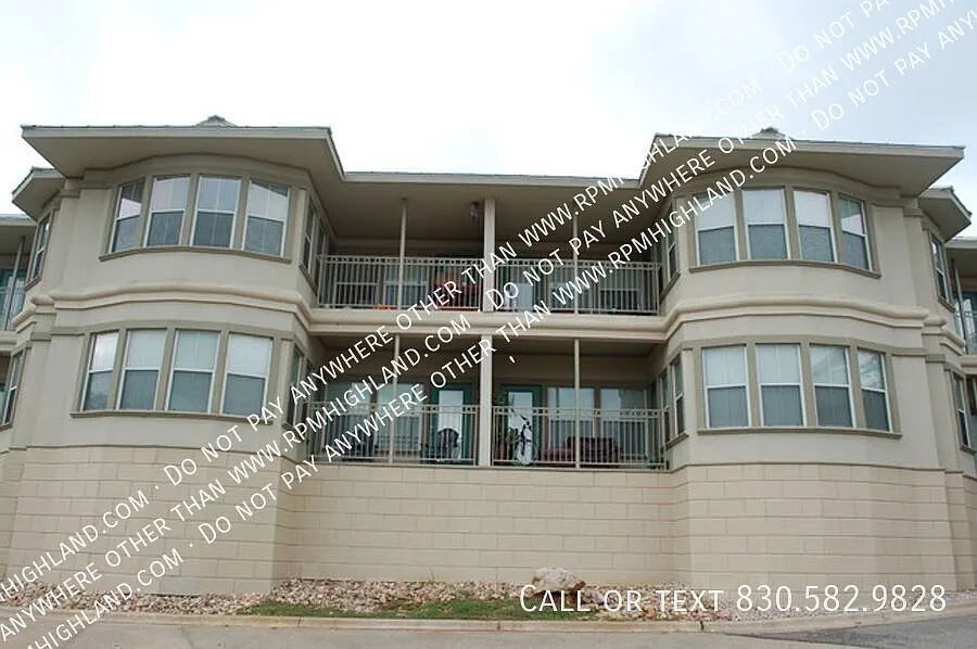 Building Photo - 407 Green Leaf #204