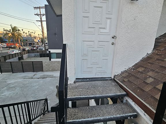 4th image of 325 N Normandie Ave #A
