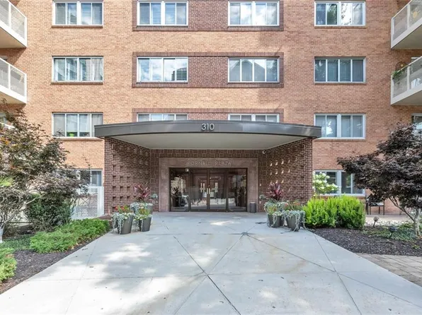 310 W 49th St APT 1105, Kansas City, MO 64112