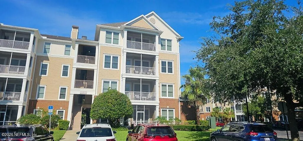 3 bed, 2.0 bath, 1394 sqft, $2,200 — Photo 1