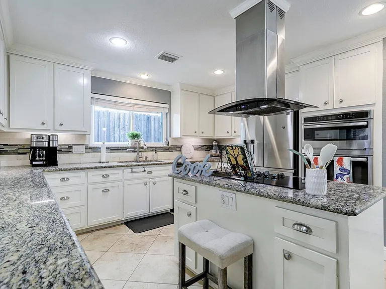2235 Round Lake Dr — Photo 10