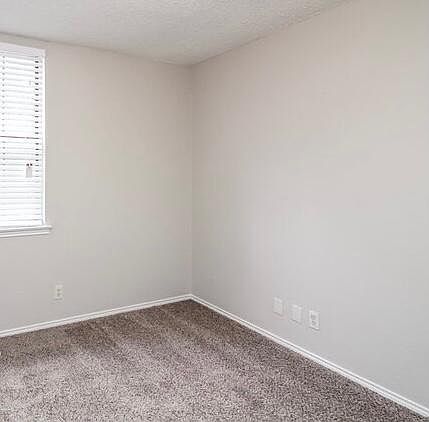 5th image of 110 W Renee Dr