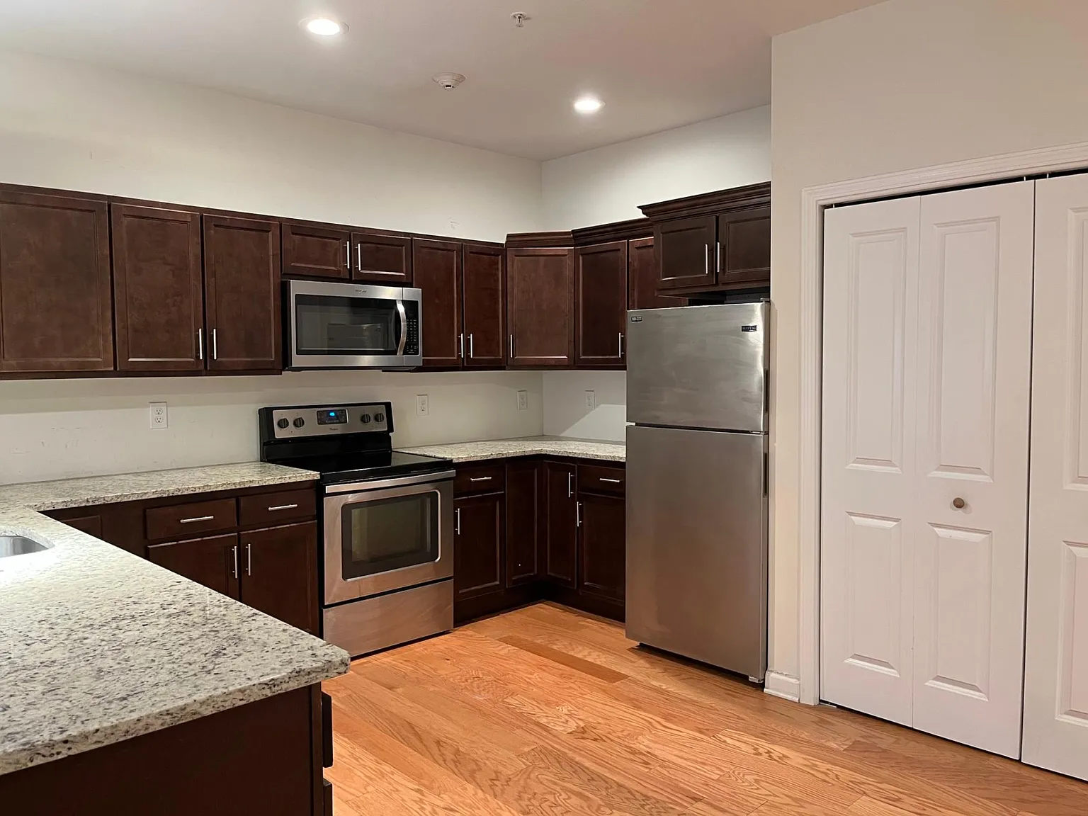 1 bed, 830 sqft, $1,550 — Photo 4