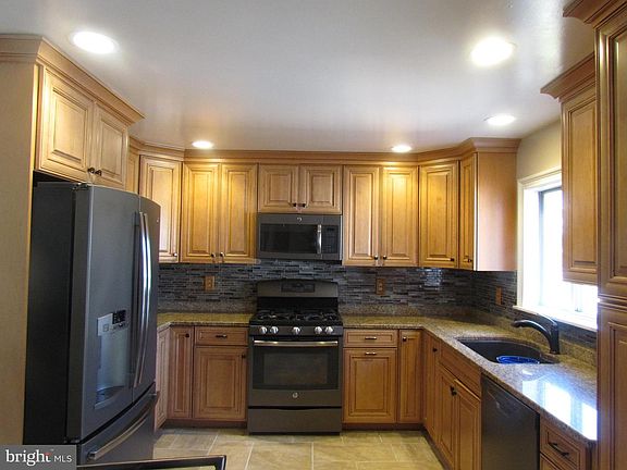 3rd image of 154 Old Marlton Pike