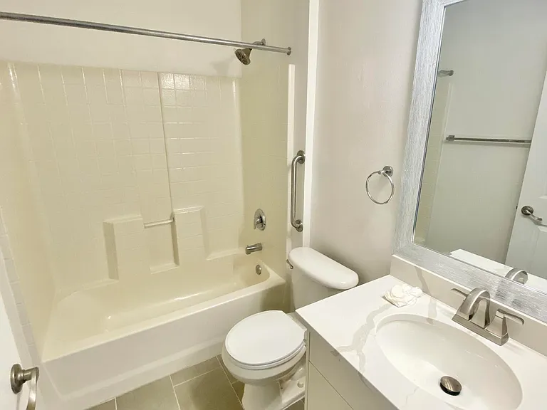 347 Americana Blvd NE — Photo 9