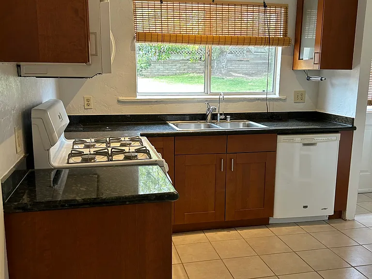2220 Rosecrans St — Photo 25