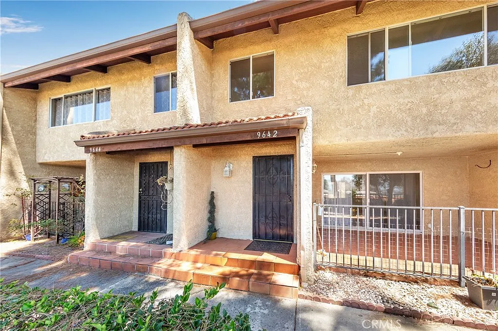 3 bed, 2.5 bath, 1602 sqft, $4,200 — Photo 2
