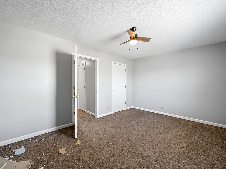Kingsbury Dr - 923 — Photo 19