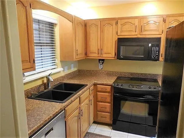 4124 Buckthorn Ct — Photo 3