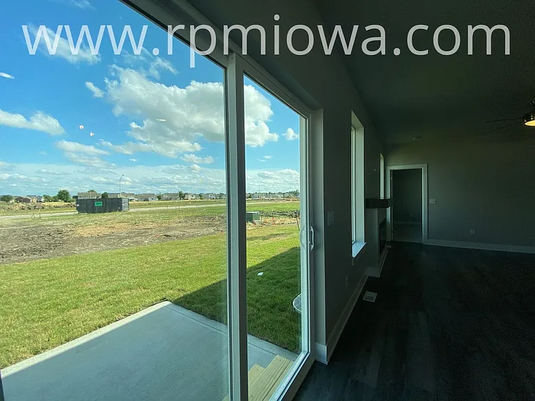 740 SE Drumlin Dr — Photo 16