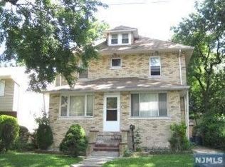 10 Hamilton Rd, Teaneck, NJ 07666