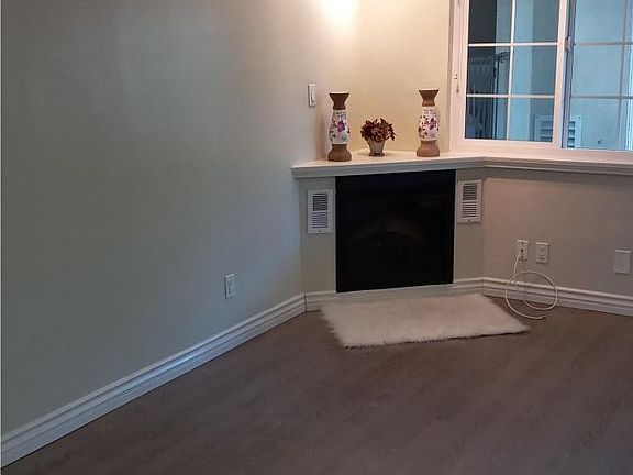 3rd image of 812 W Huntington Dr APT 6