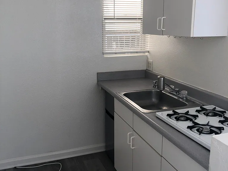 2911 2nd St #2 — Photo 2