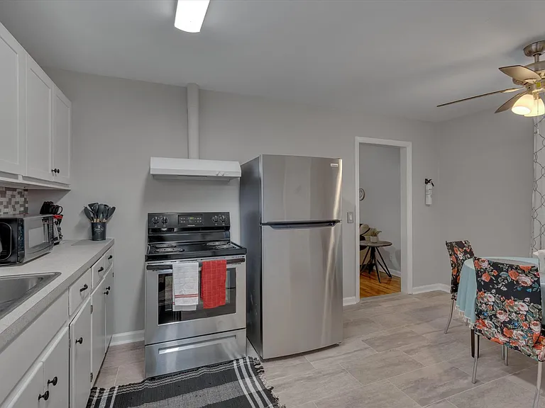 815 W Markham Ave #B — Photo 13