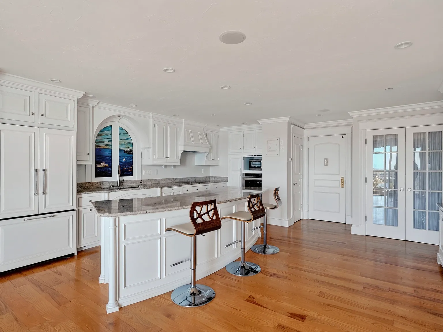 2 bed, 1730 sqft, $5,500 — Photo 4